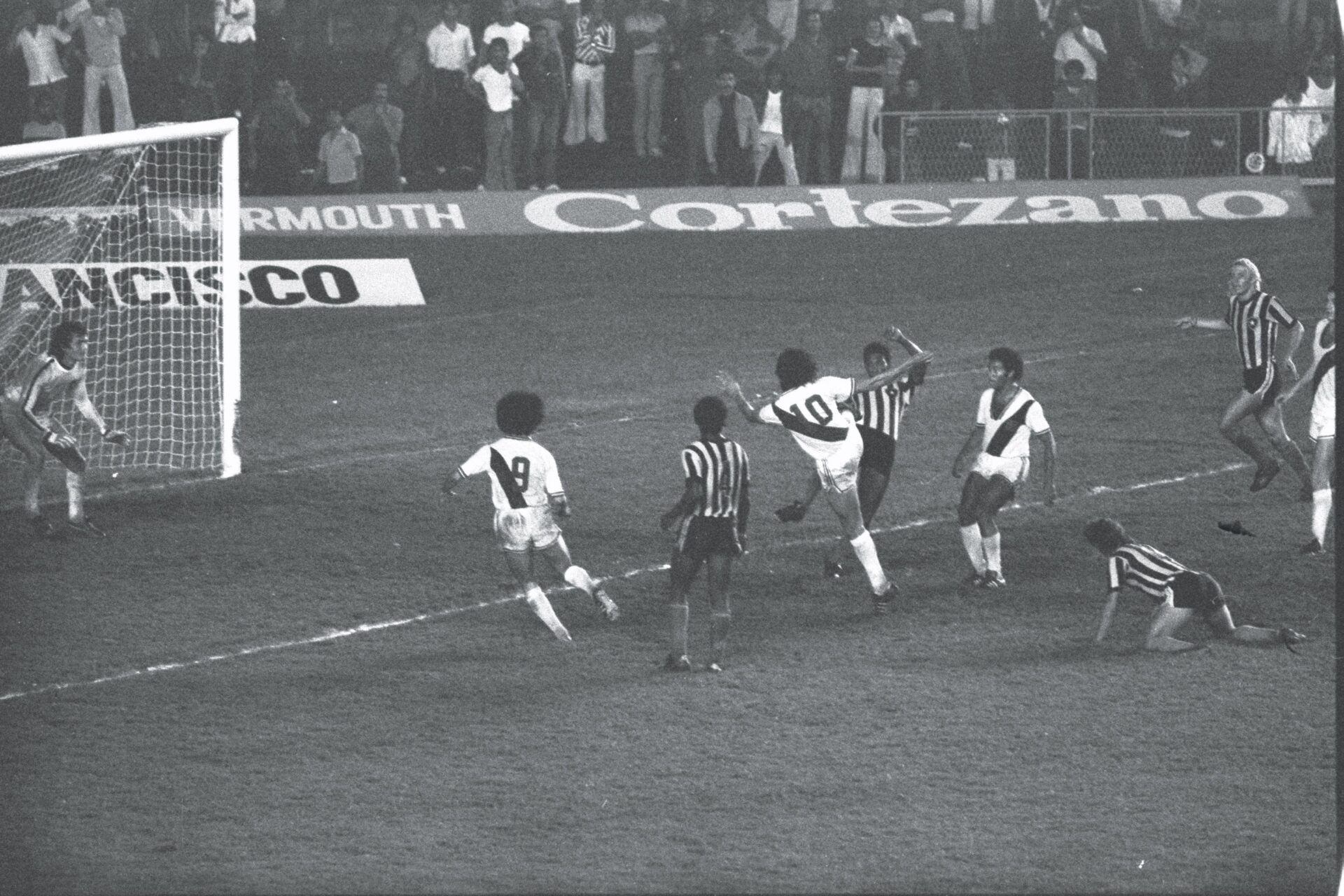 Relembre o Gol Antológico de Roberto Dinamite que Marcou a História do Vasco