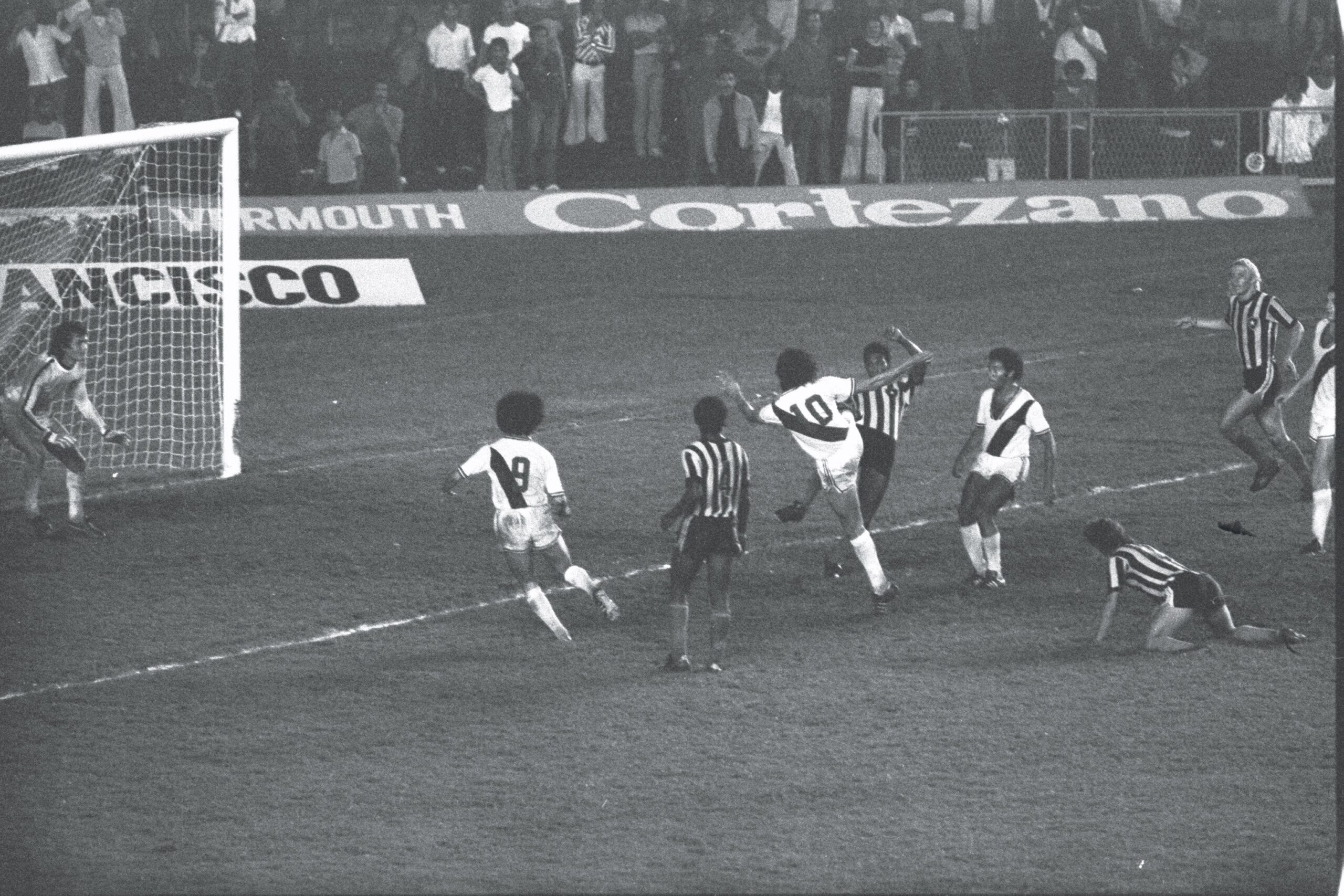 Relembre o Gol Antológico de Roberto Dinamite que Marcou a História do Vasco