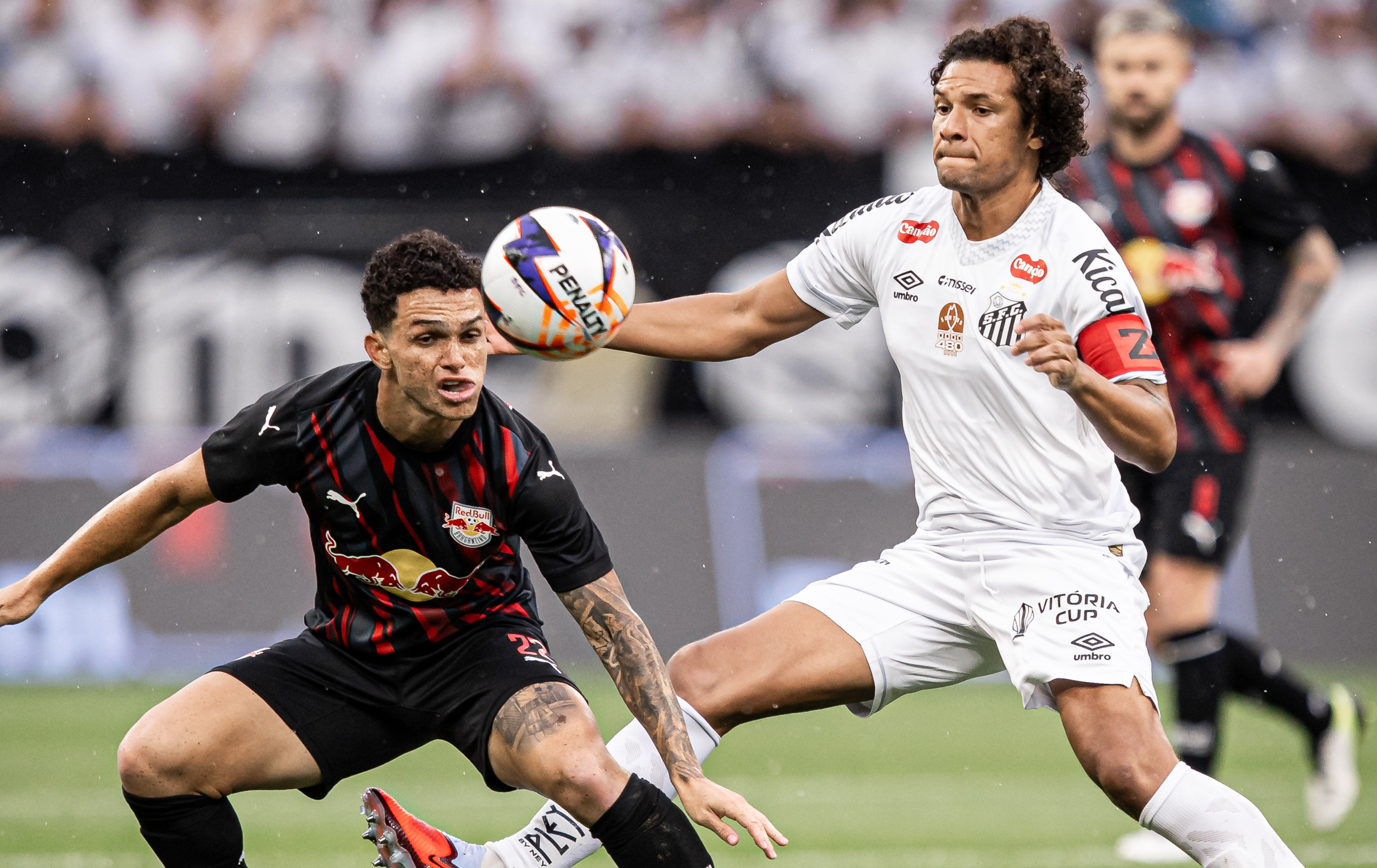 Santos enfrenta Red Bull Bragantino buscando fim de jejum no Brasileirão