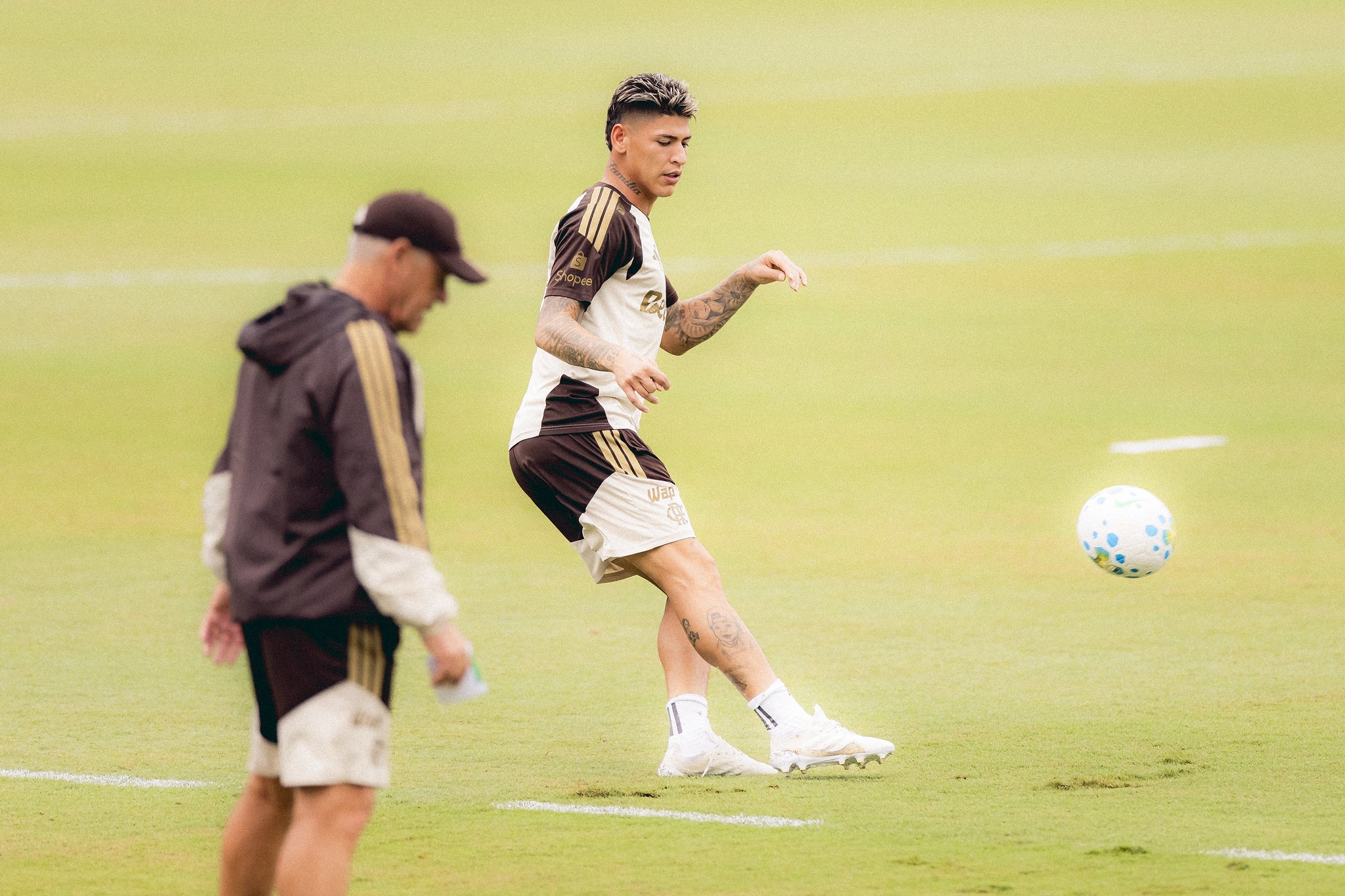 Carrascal acumula expulsões e vive fase complicada no Flamengo em 2026