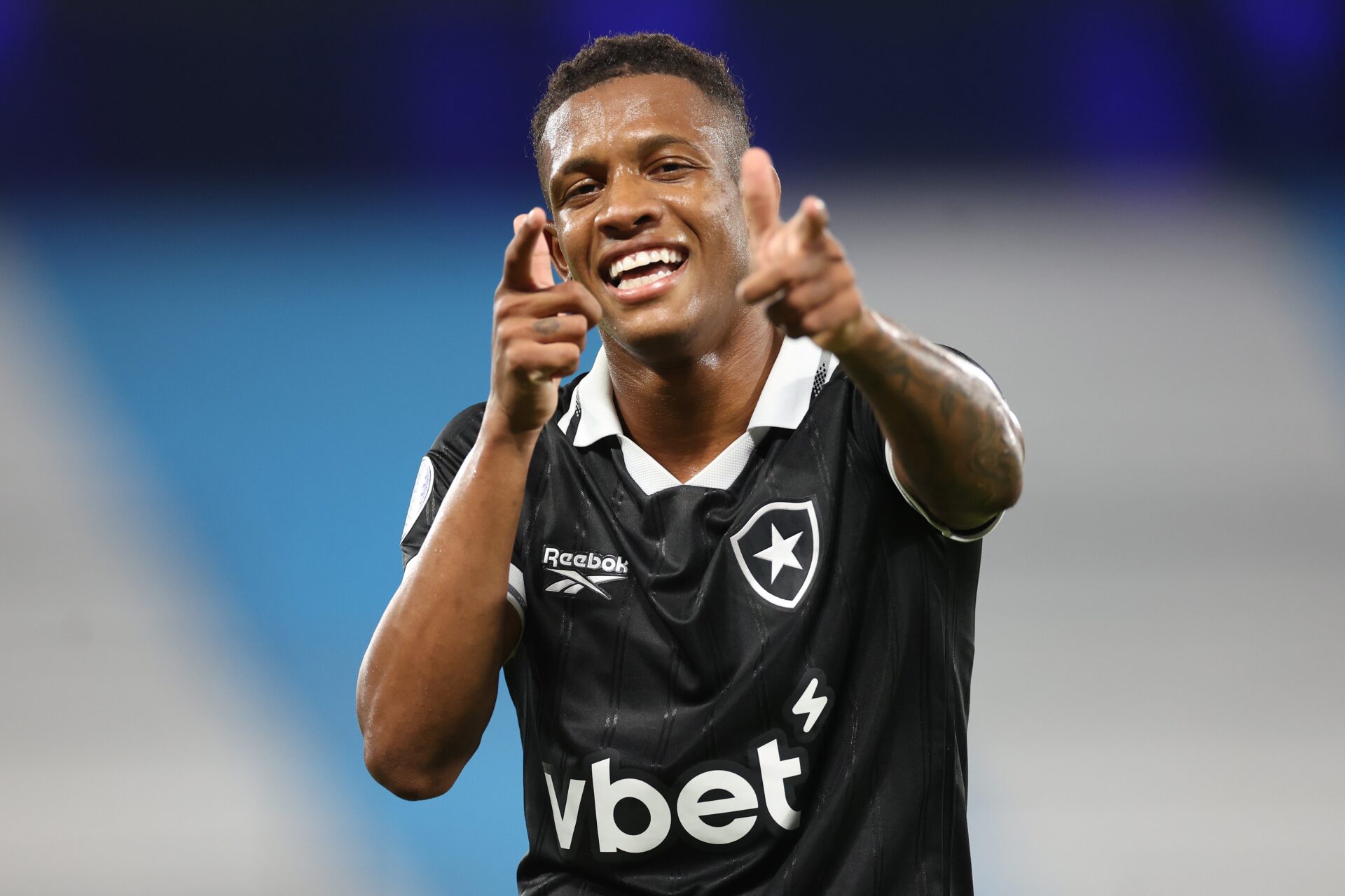 Ancelotti marca presença no Nilton Santos para avaliar Danilo e reforçar seleção brasileira