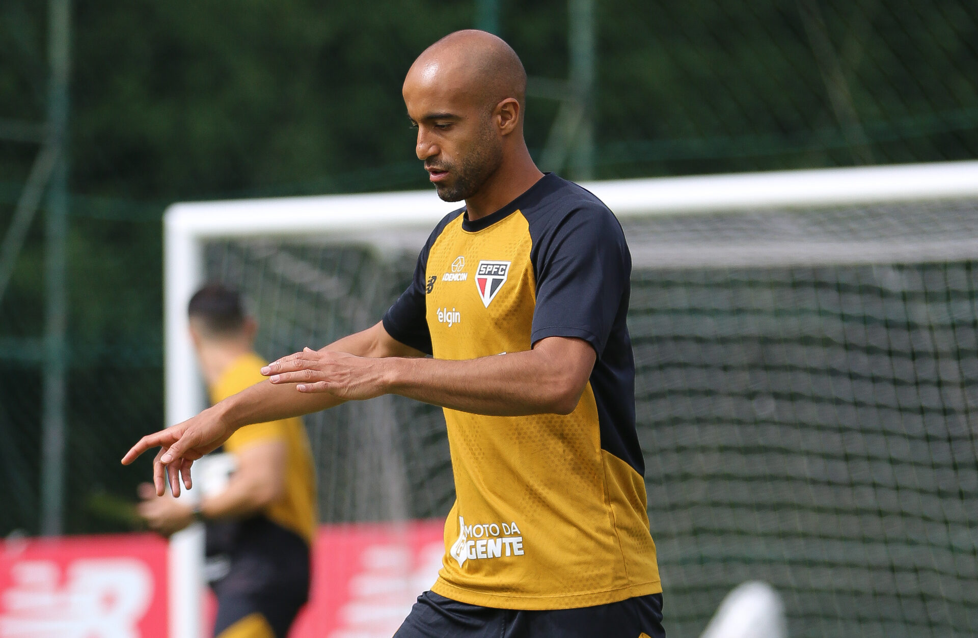 Lucas retorna ao São Paulo e projeta vitória contra o Bahia no Brasileirão