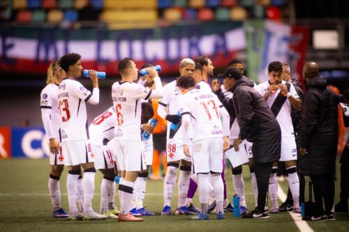 Vasco Pondera Escalar Titulares na Sul-Americana para Garantir Classificação