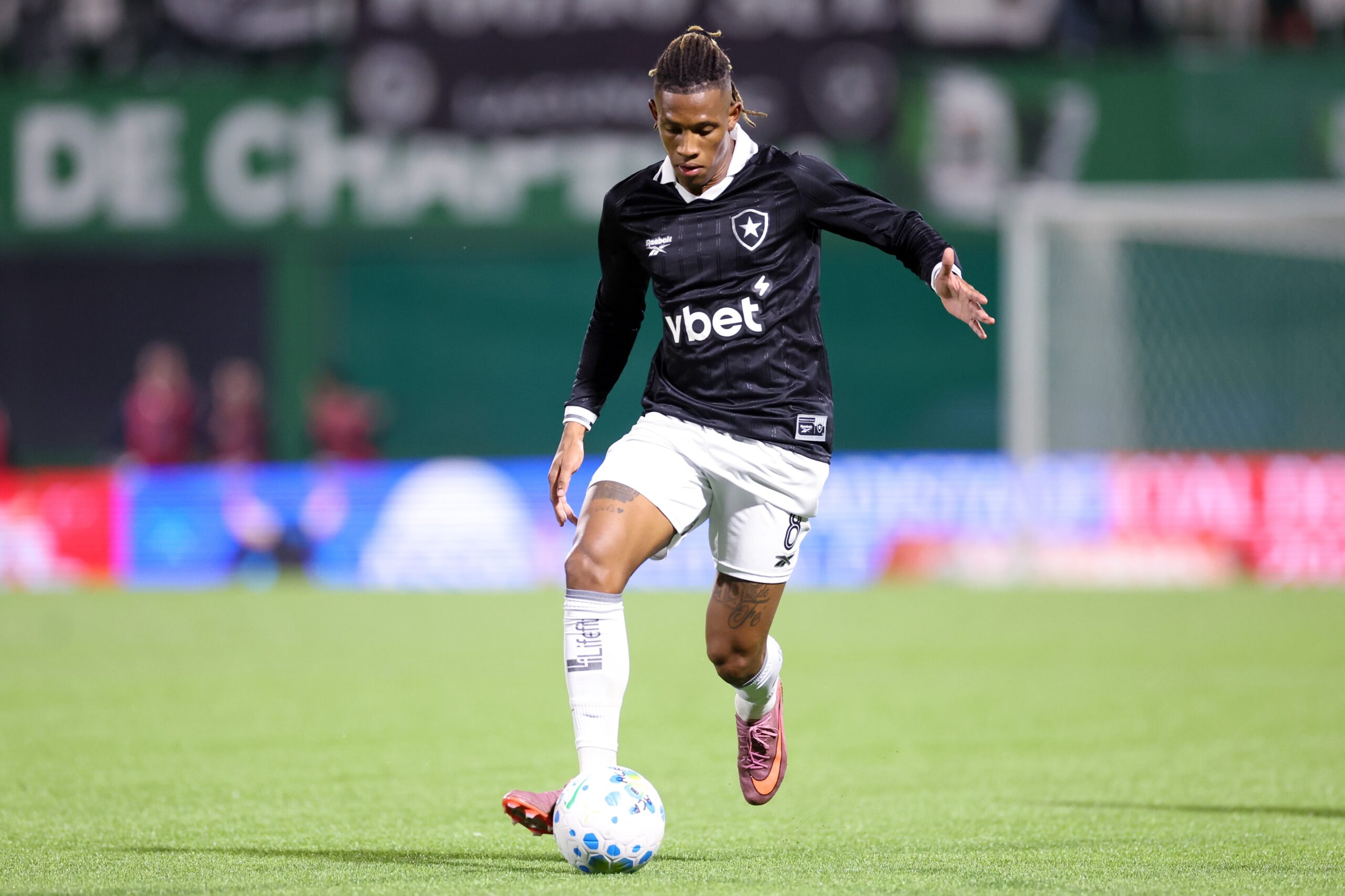 Danilo é afastado do Botafogo e deve ser negociado após pedido para não jogar antes da Copa