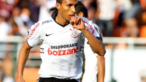 Relembre a goleada histórica do Corinthians sobre o São Paulo no Brasileirão 2011