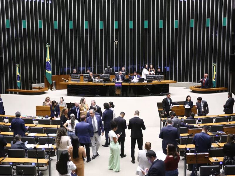 Transparência Internacional alerta para riscos de corrupção em novo projeto sobre partidos políticos