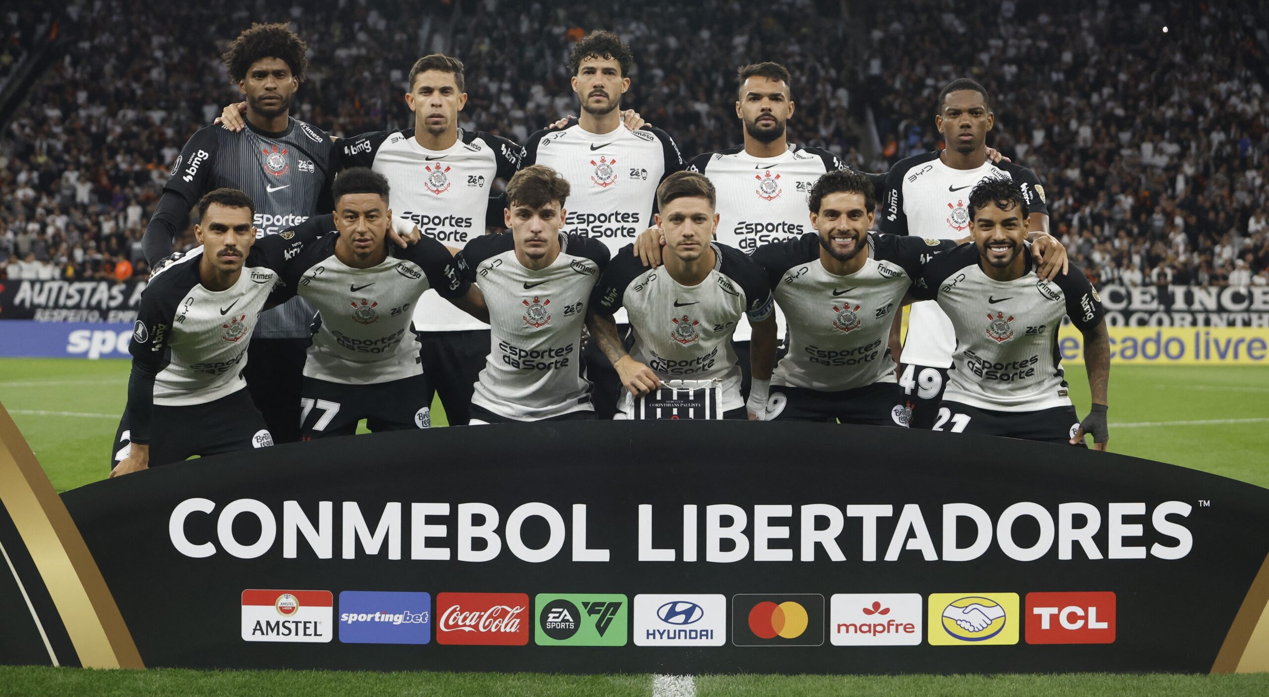 Corinthians domina e vence Peñarol por 2 a 0 na Libertadores