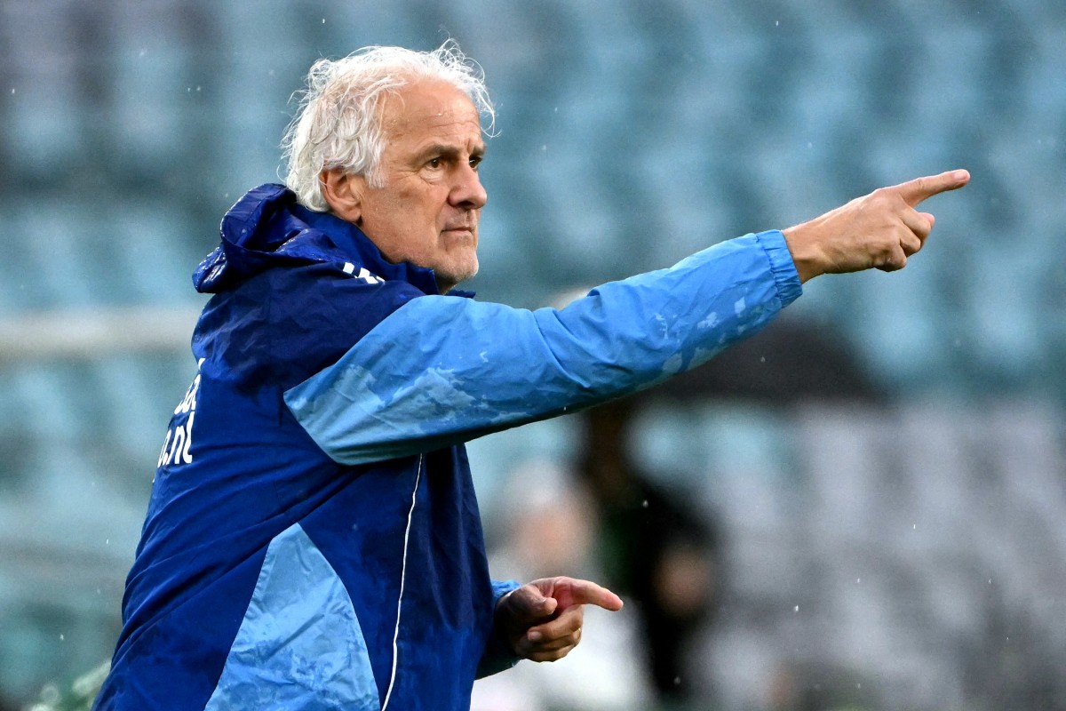Fred Rutten deixa comando de Curaçao às vésperas da Copa do Mundo de 2026
