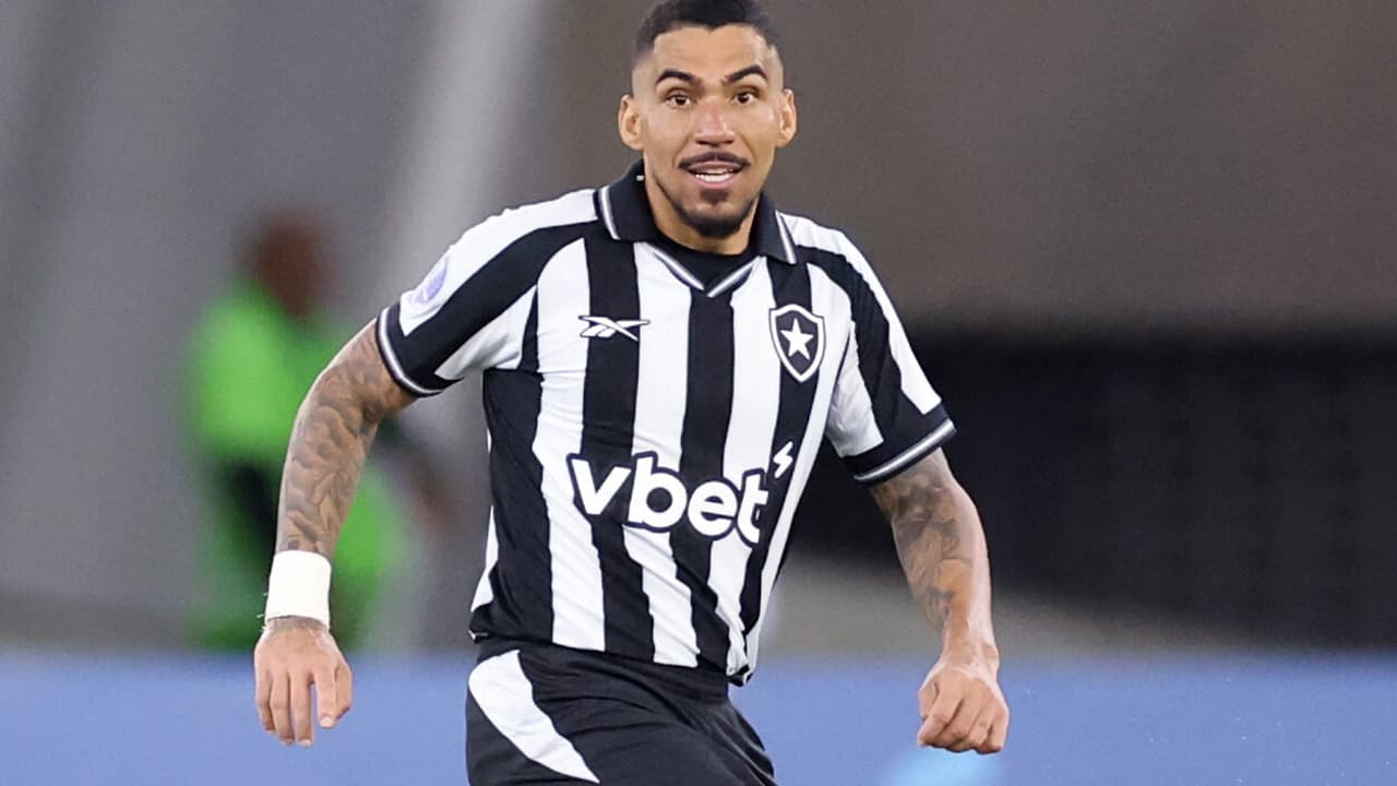 Lesão grave de Allan no Botafogo pode tirar volante dos gramados por três meses