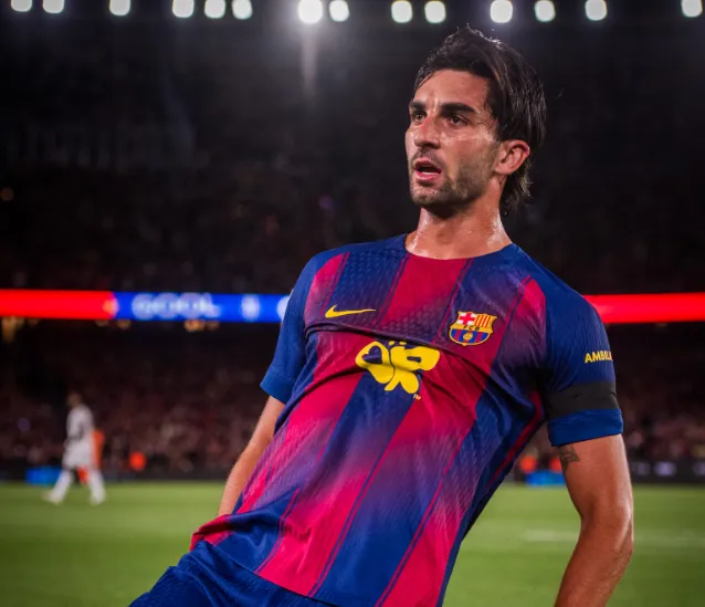 Barcelona conquista La Liga com vitória tranquila sobre Real Madrid e marca história