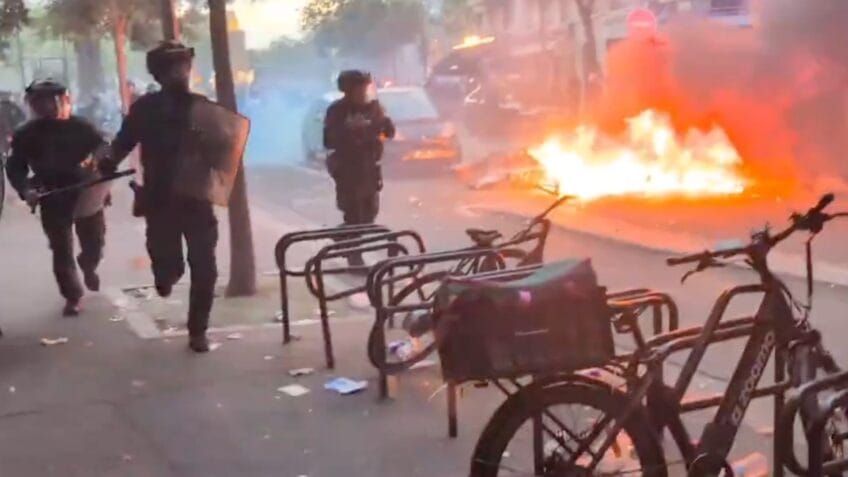 Confusão em Paris após título do PSG na Champions deixa mortos e centenas de feridos