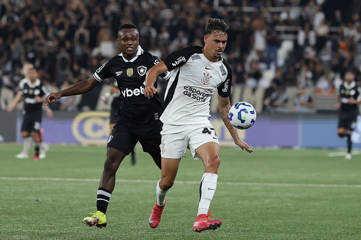Botafogo e Corinthians se enfrentam no Nilton Santos em duelo decisivo pelo Brasileirão