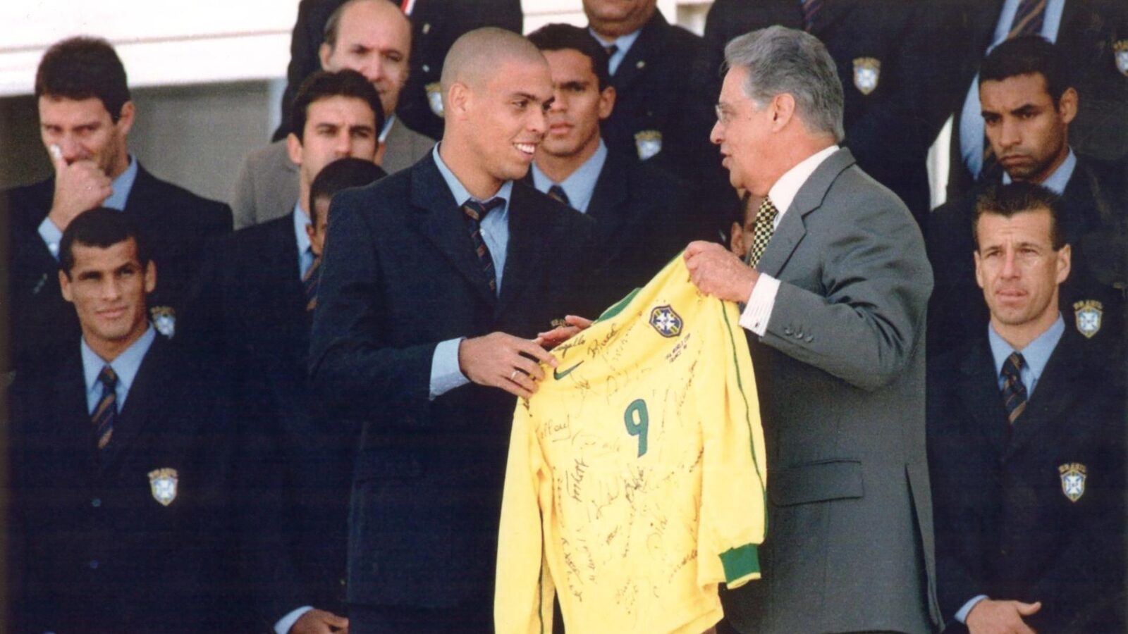 Futebol e eleições: será que o título da Copa pode decidir o voto no Brasil?