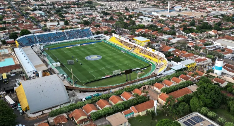 Mirassol e Chapecoense se enfrentam em duelo decisivo contra o rebaixamento no Brasileirão