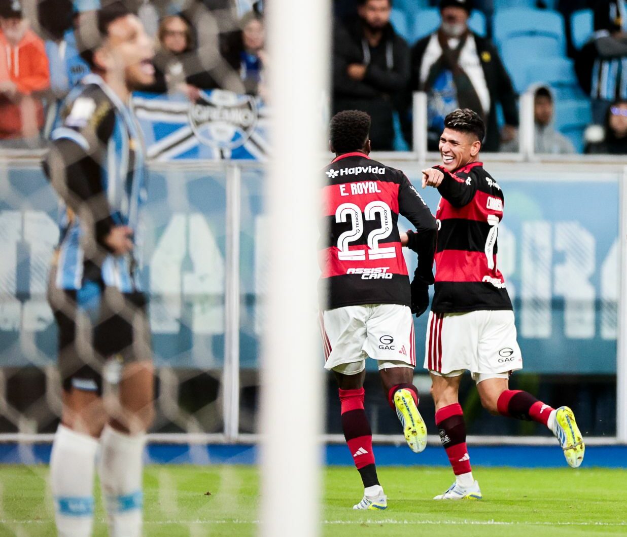 Flamengo vence Grêmio e reduz distância para Palmeiras no Brasileirão – imagem do artigo