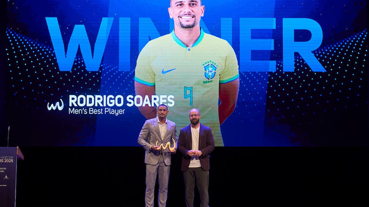 Rodrigo, Bobô e Lelê brilham em premiação do futebol de areia mundial