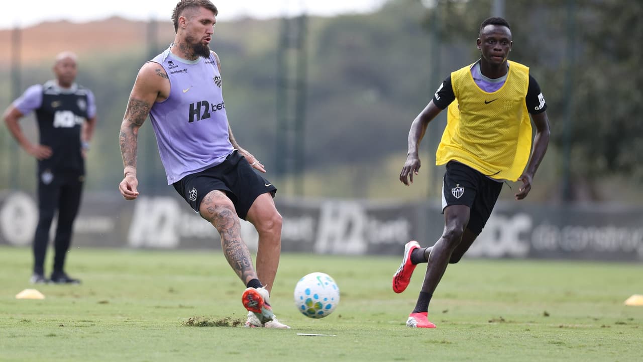 Atlético-MG encara Vasco com desfalques e mudanças na escalação para o Brasileirão