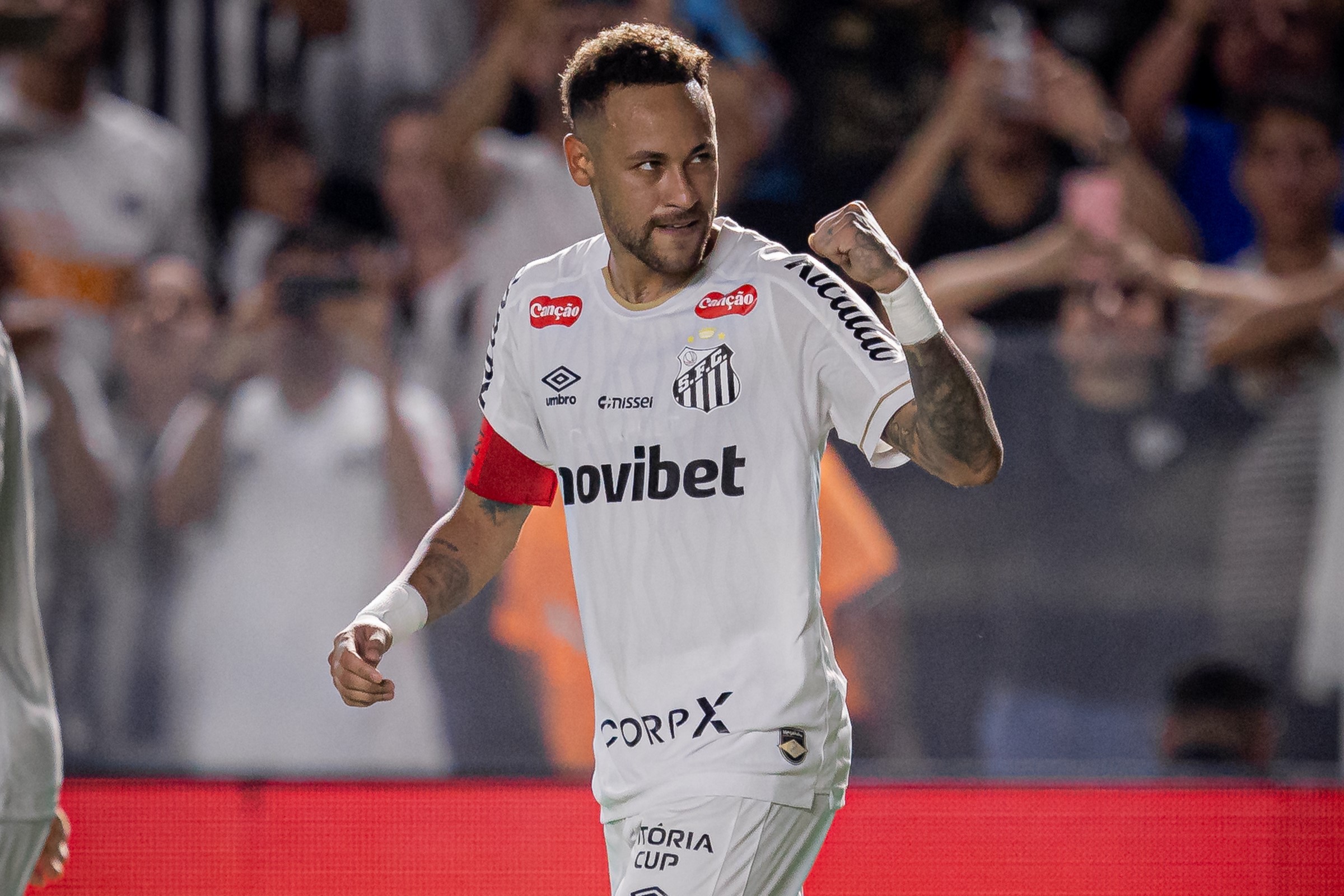 Neymar celebra retorno ao Santos e emoção na Copa Sul-Americana após 14 anos