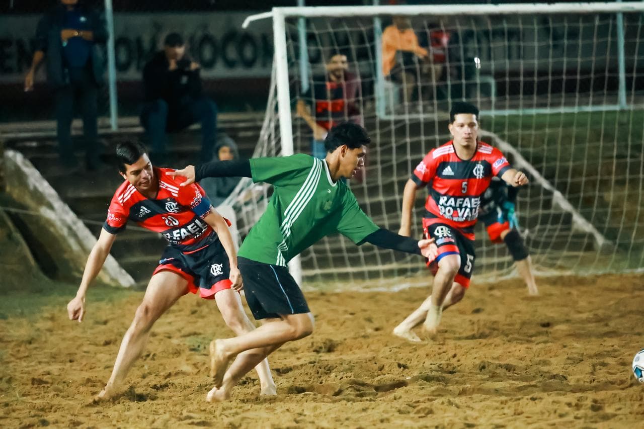 Futebol de Areia agita a Praça do Juventus com jogos decisivos nesta quinta-feira