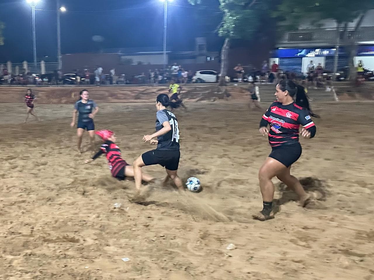 Copão de Futebol de Areia Feminino estreia com jogos eletrizantes e torcida animada