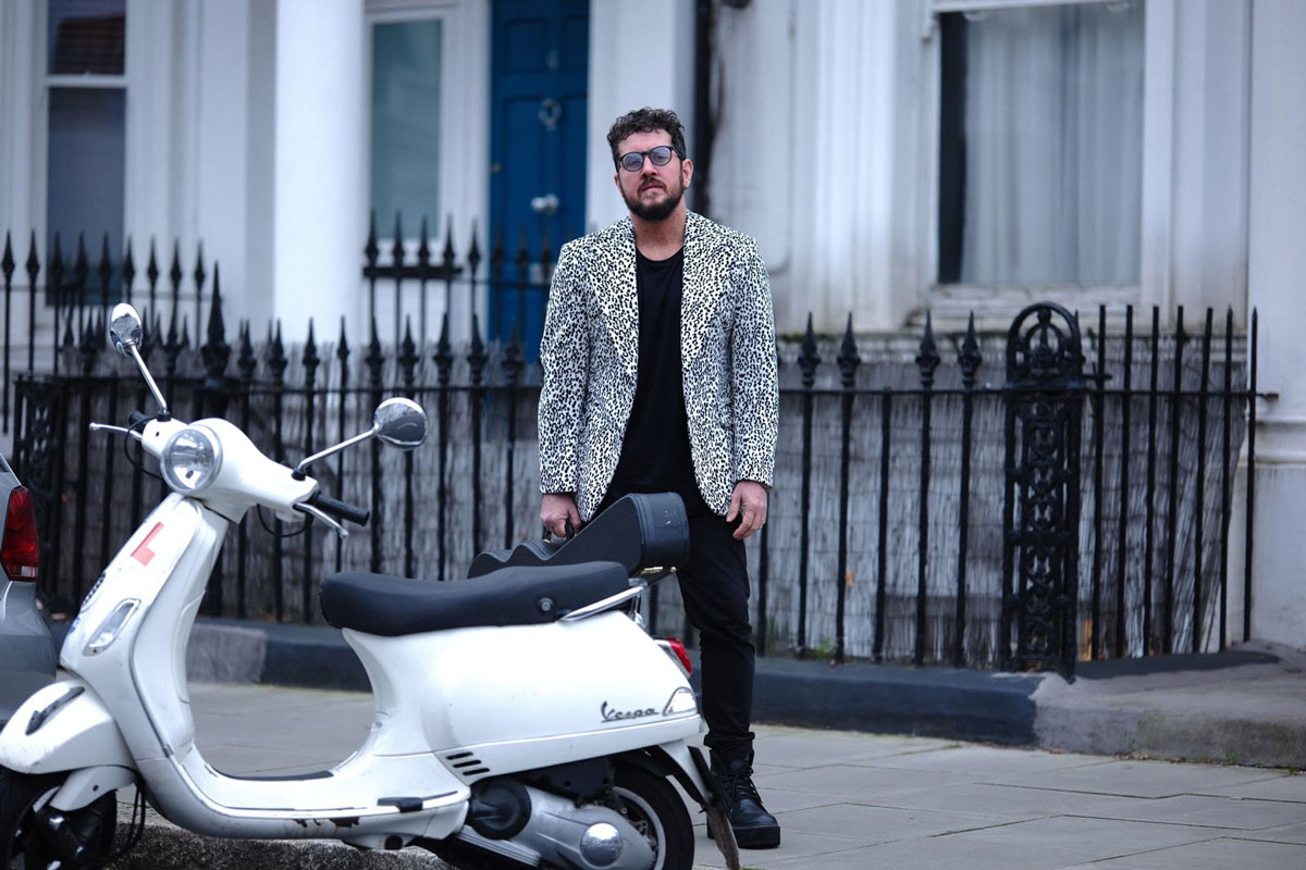 Rodrigo Suricato agita Juiz de Fora com show repleto de clássicos do pop rock – imagem do artigo