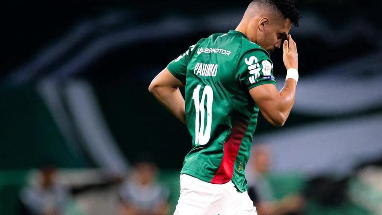 Paulinho volta aos gramados pelo Palmeiras após mais de 300 dias e mira sequência na Libertadores