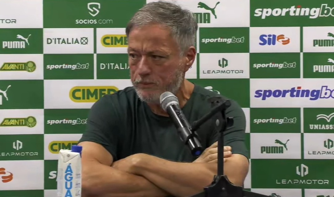 Palmeiras protesta contra arbitragem após gol anulado e reclama de erro do VAR