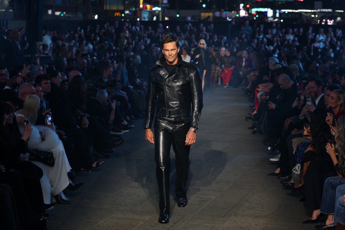 Tom Brady surpreende e estreia como modelo no desfile da Gucci em Nova York