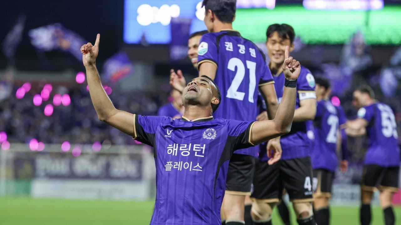 Airton brilha na Coreia do Sul e assume protagonismo no Anyang com gols e velocidade