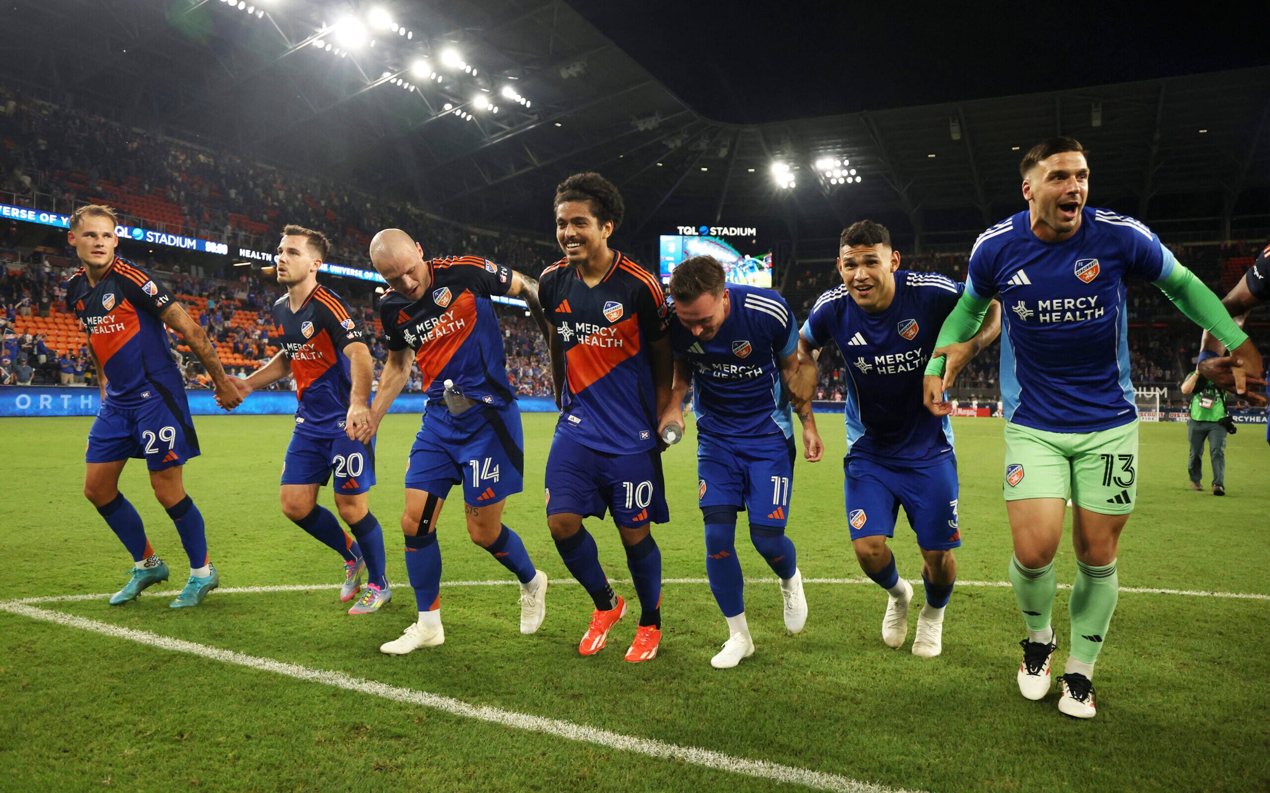 Evander brilha com hat-trick e guia FC Cincinnati em virada eletrizante na MLS