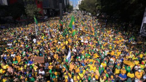 Grupo bolsonarista ocupa Avenida Paulista e impede ato de sindicatos no Dia do Trabalhador