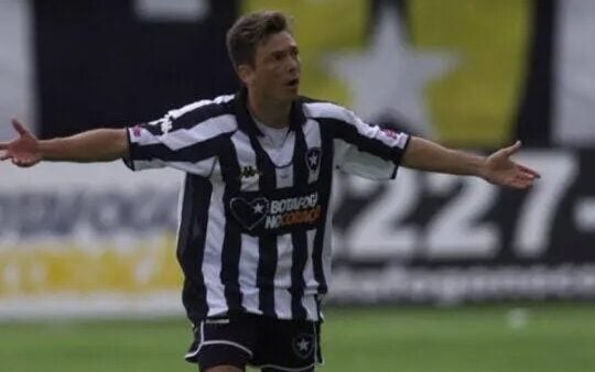 Botafogo surpreende e vira sobre Corinthians com show de Alex Alves em 2005