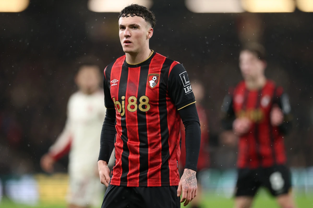 Bournemouth afasta Álex Jiménez após suspeita de mensagens para menor de idade