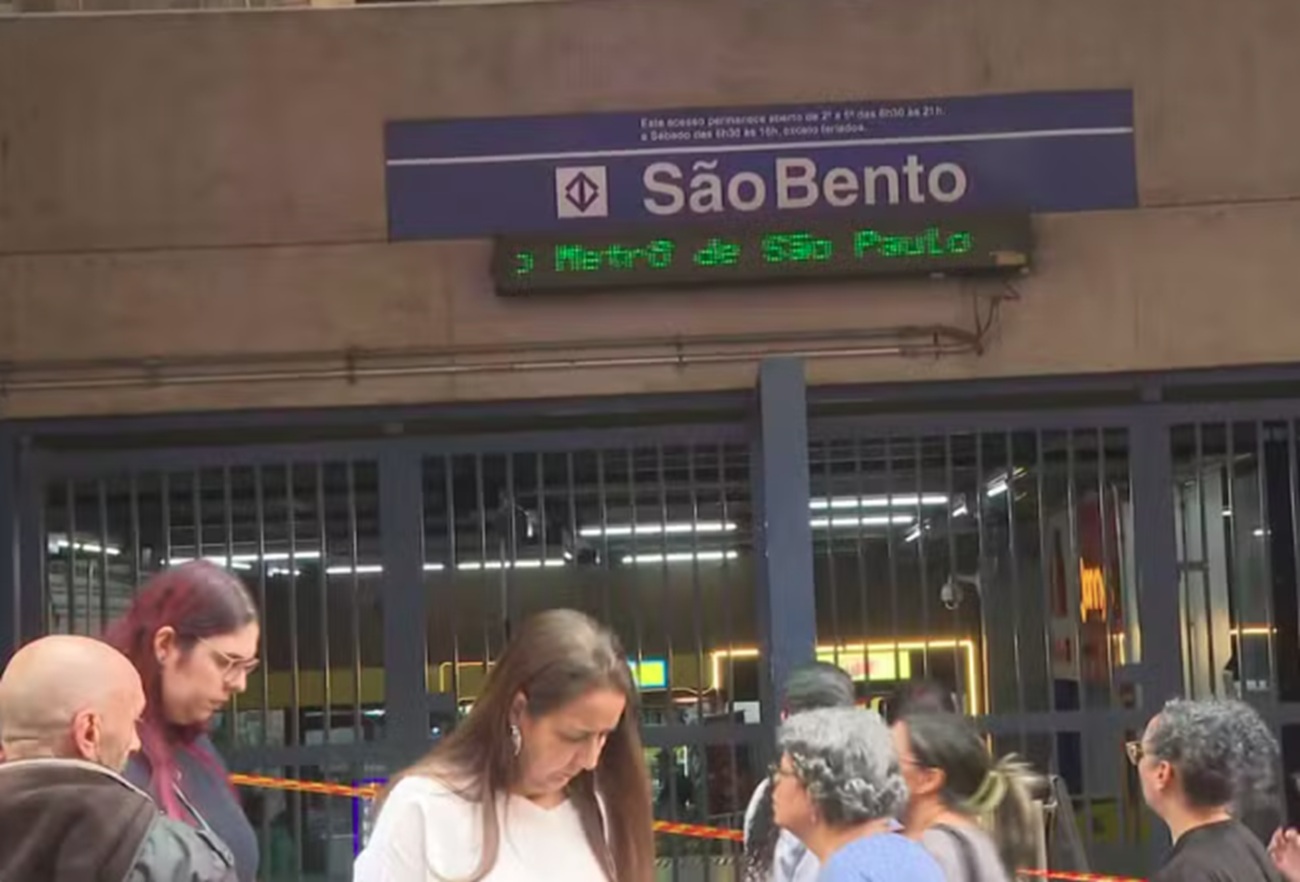 Policial reage a assalto e baleia suspeito em frente ao metrô São Bento, em SP