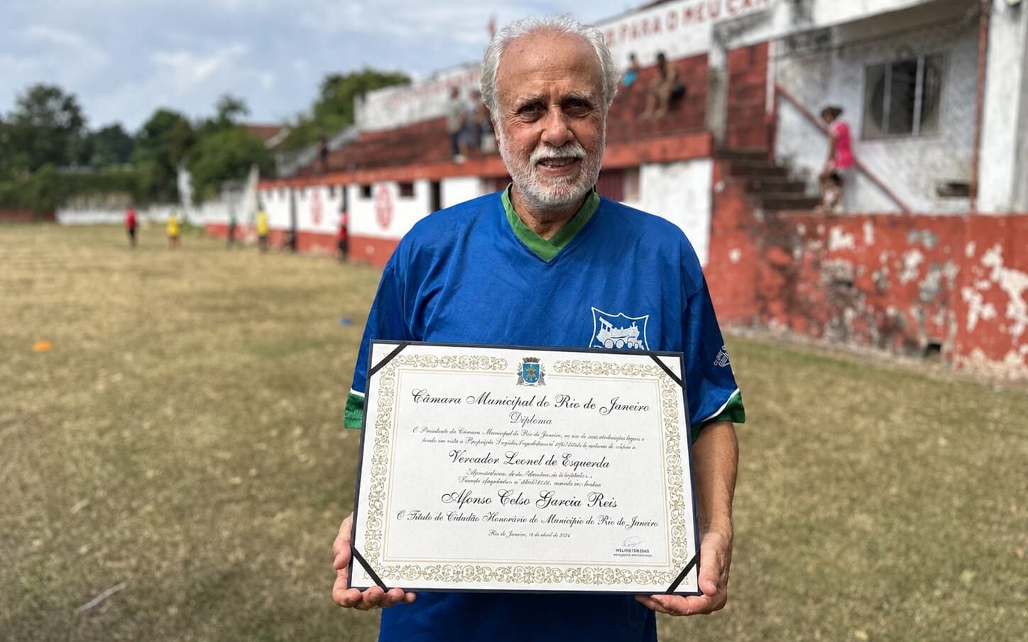 Afonsinho recebe título de Cidadão Honorário do Rio e celebra legado no Botafogo