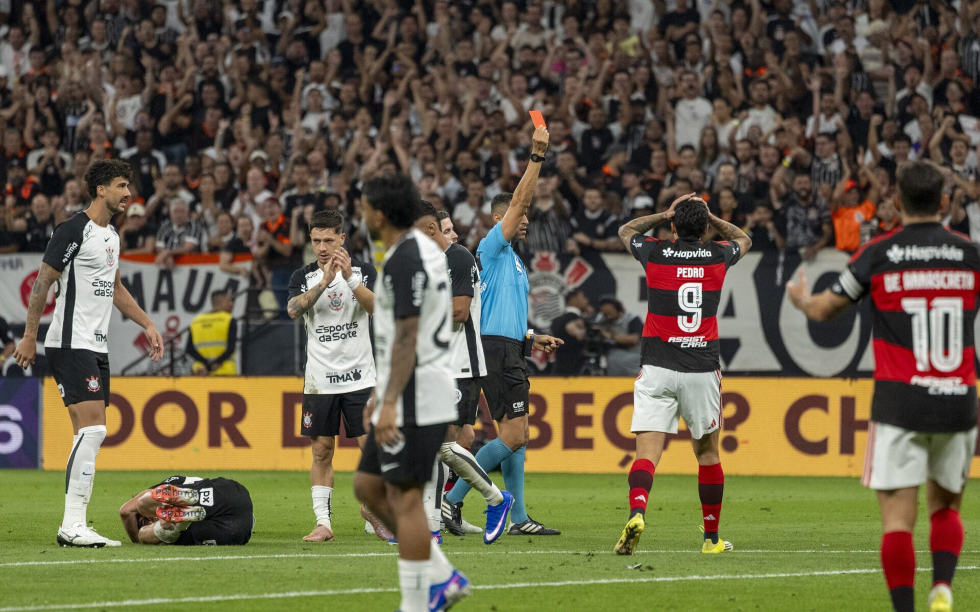 Instagram trava crescimento dos clubes brasileiros em abril de 2026