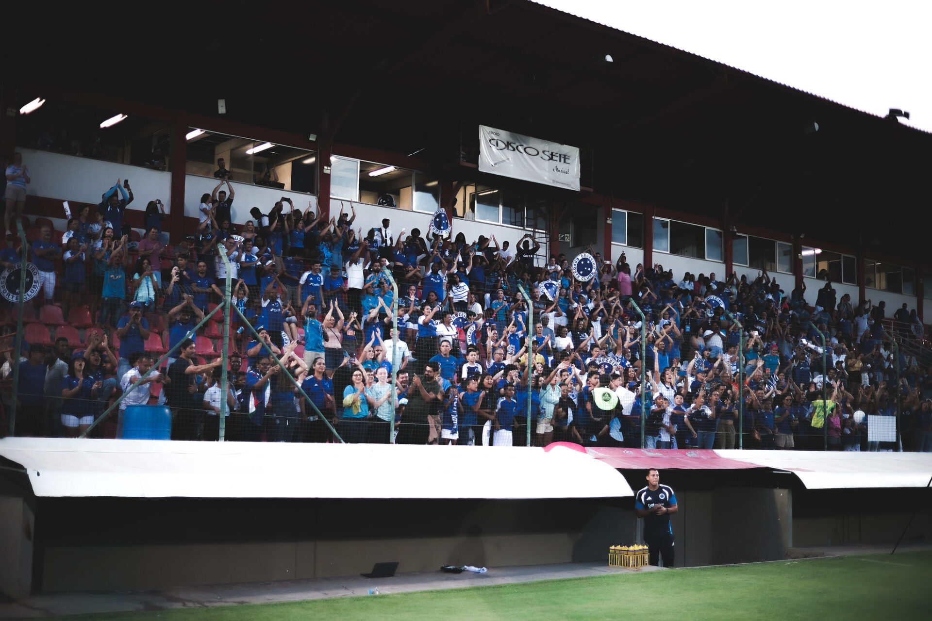 Cruzeiro e América se enfrentam na Arena do Jacaré com ingressos à venda
