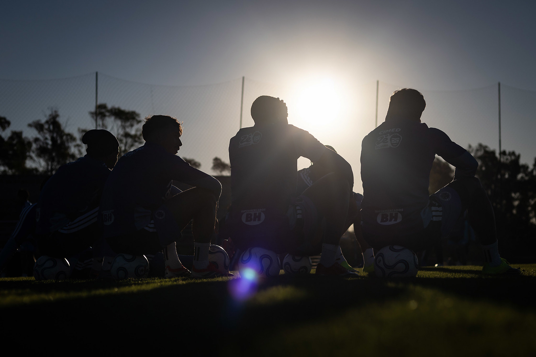 Cruzeiro planeja férias e reforços durante pausa da Copa do Mundo 2026
