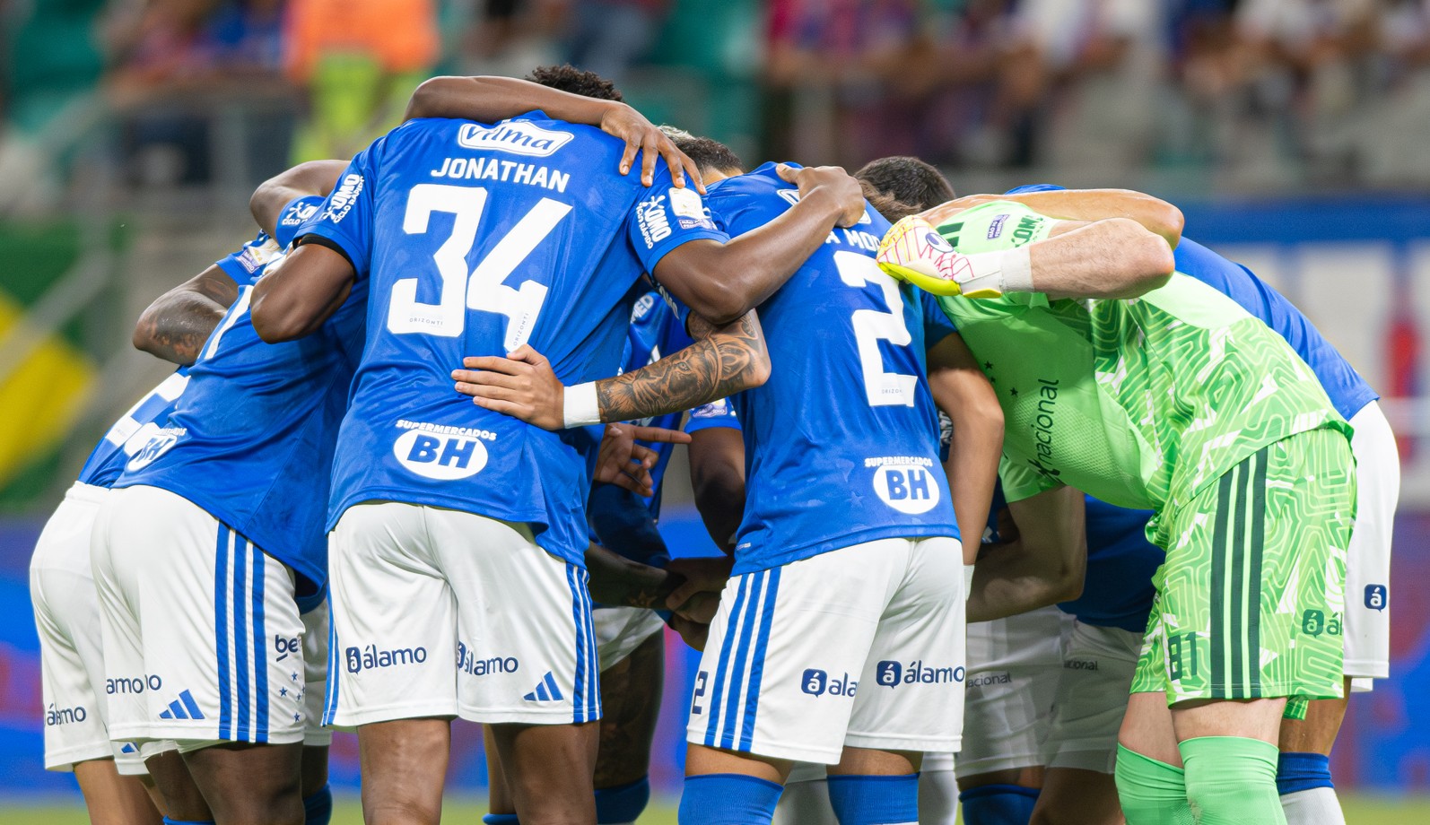 Cruzeiro desafia líder Palmeiras em jogo decisivo na Arena Barueri