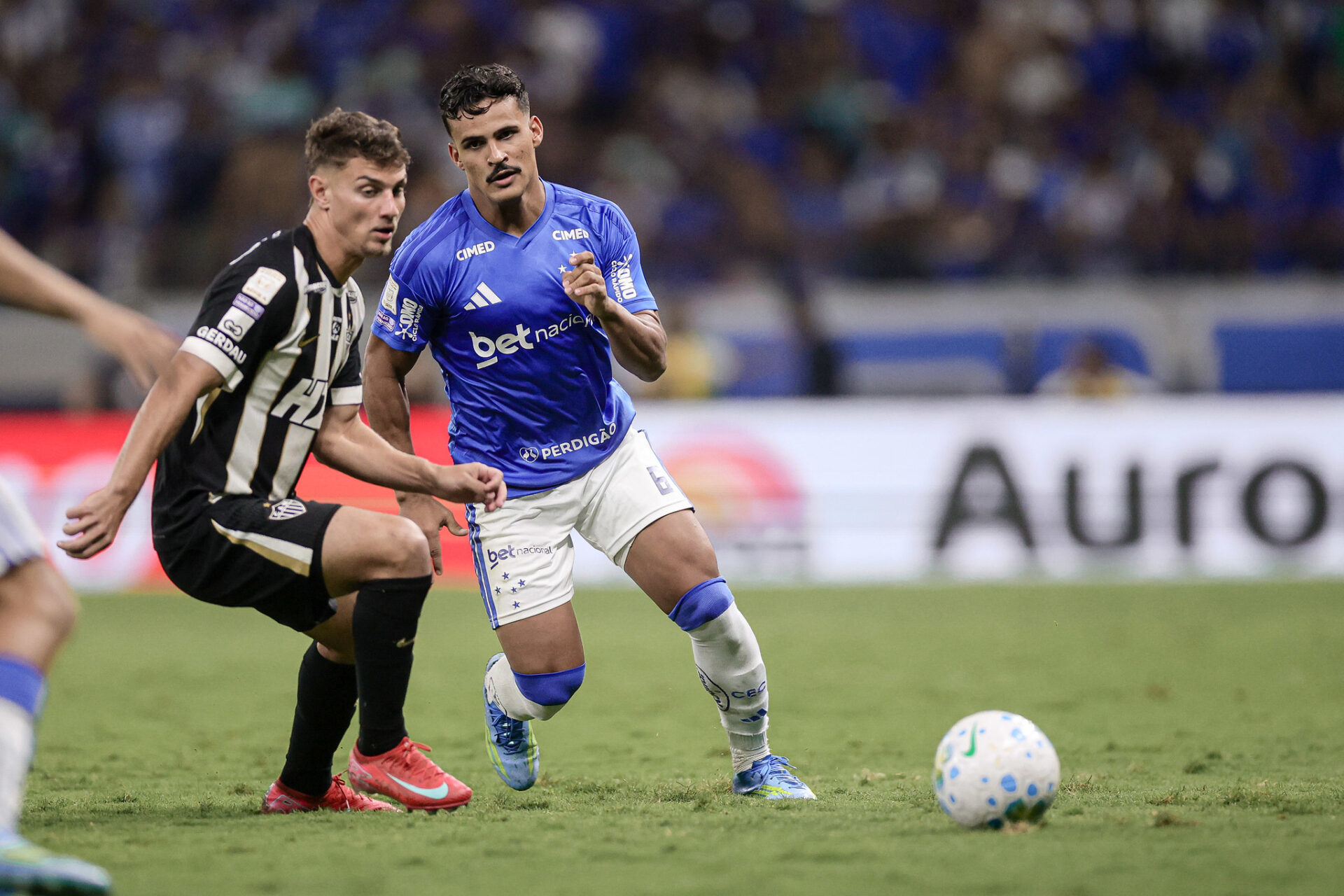 STJD denuncia jogadores e clube do Cruzeiro após clássico contra Atlético