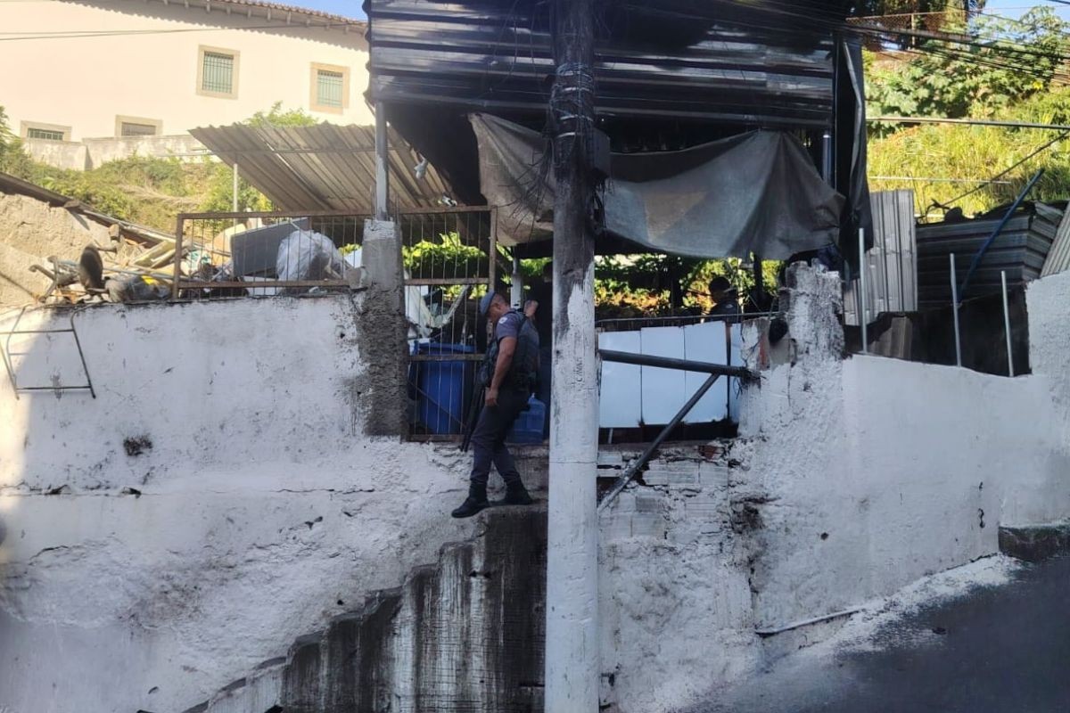 Confronto entre PM e suspeitos no Morro São Bento marca operação contra furtos em Santos