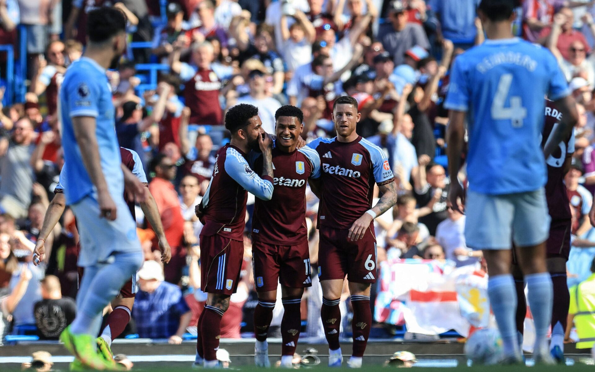 Aston Villa vira sobre Manchester City e marca despedidas emocionantes na Premier League