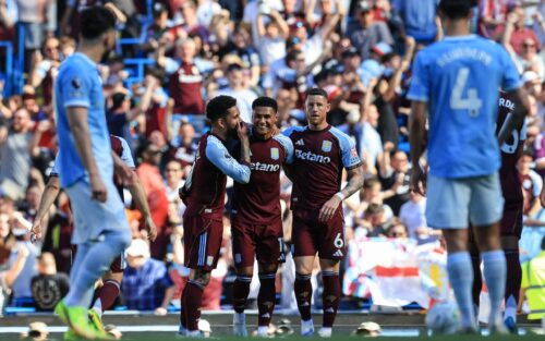 Aston Villa vira sobre Manchester City e marca despedidas emocionantes na Premier League