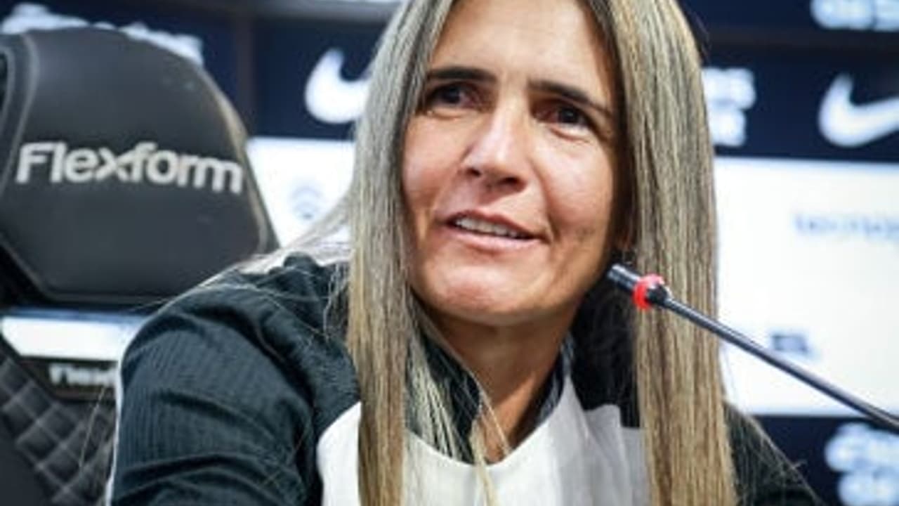 Emily Lima é destaque entre as 20 melhores técnicas do futebol feminino em 2026
