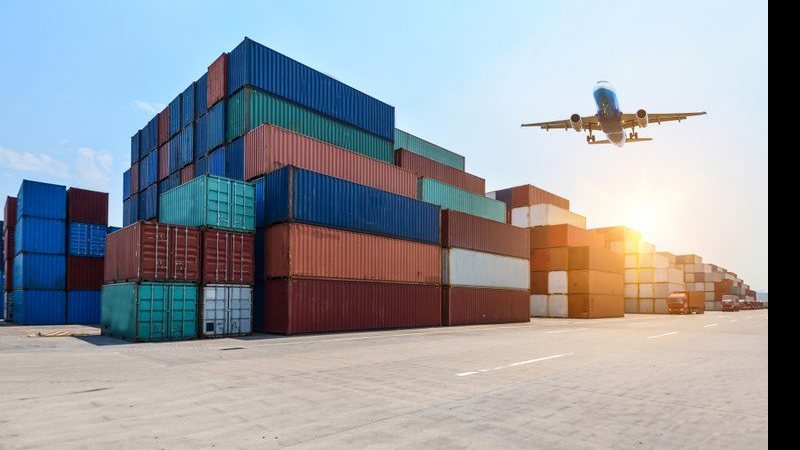 Carga aérea brasileira cresce 43% em 2026 e impulsiona exportações para US$ 5,8 bilhões
