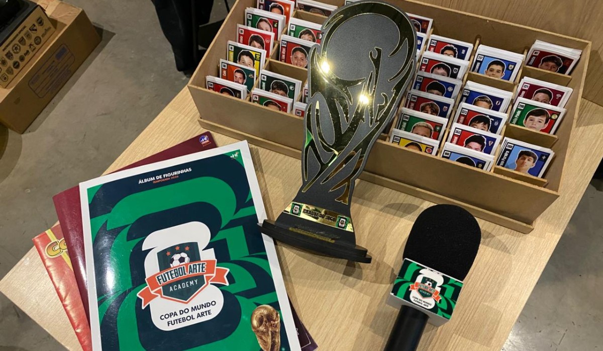Escolinha de Futebol em Presidente Prudente cria álbum de figurinhas com alunos e encanta famílias