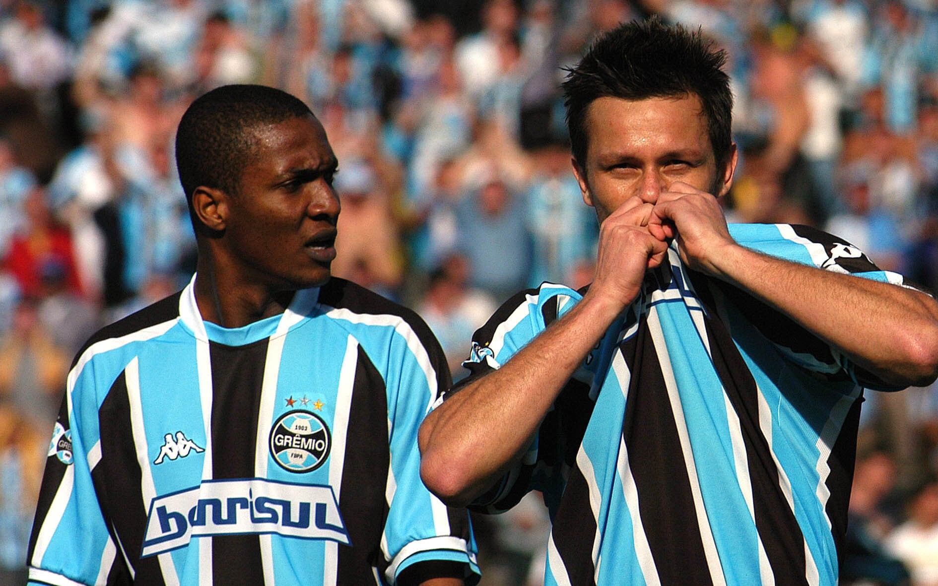 Grêmio atropela Corinthians com hat-trick de Rodrigo Fabri no Brasileirão 2002