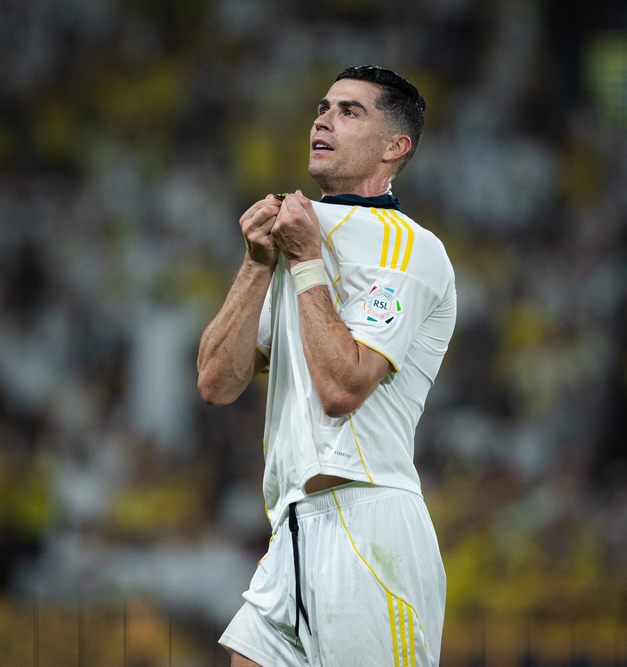 Goleiro Bento comete gol contra e atrapalha título do Al-Nassr no clássico com Al-Hilal