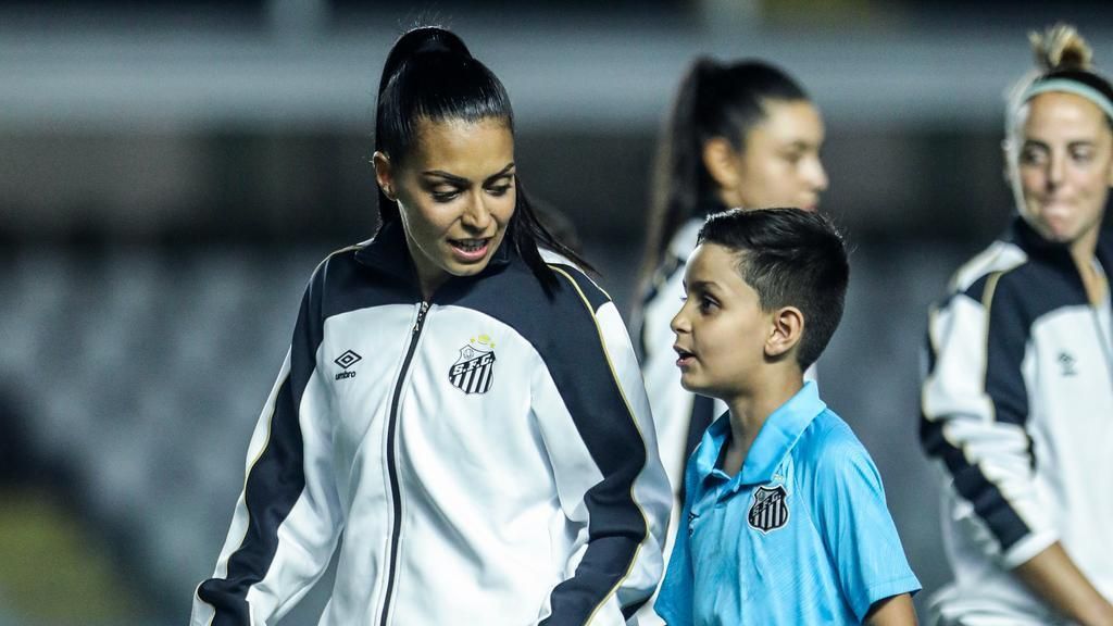 Suzane Pires: A volta da meio-campista que virou símbolo de força no futebol feminino