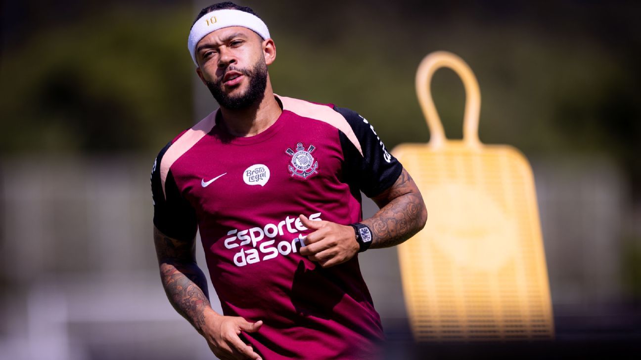 Memphis Depay segue em recuperação no Corinthians e vira dúvida para reta final antes da Copa